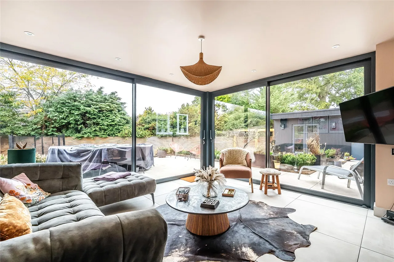 Wanborough Lane, Cranleigh, GU6, photo 4