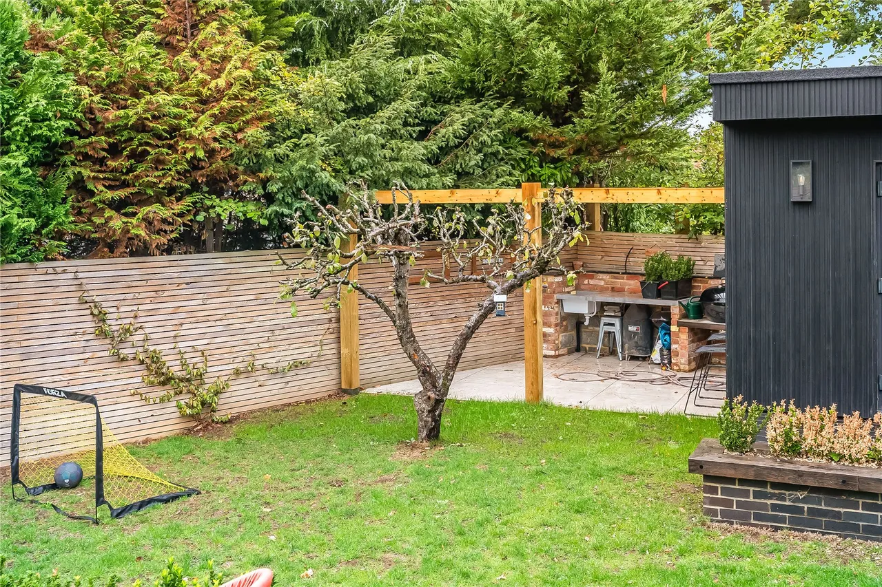 Wanborough Lane, Cranleigh, GU6, photo 32