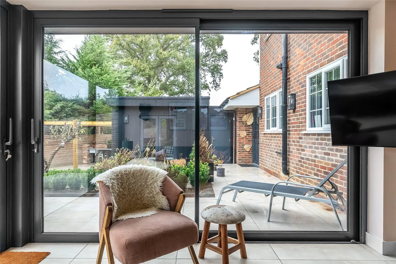 Wanborough Lane, Cranleigh, GU6, photo 25