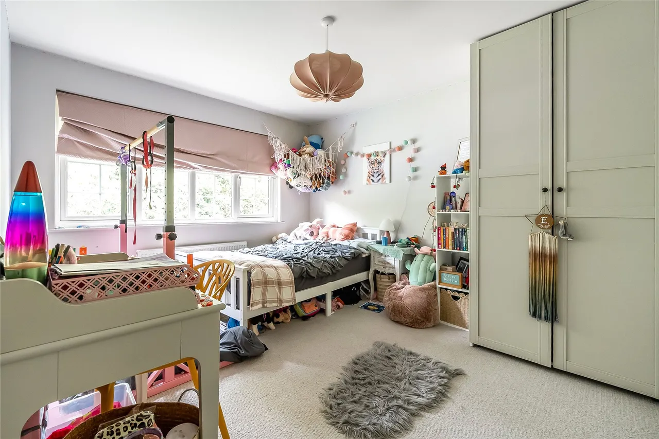 Wanborough Lane, Cranleigh, GU6, photo 9