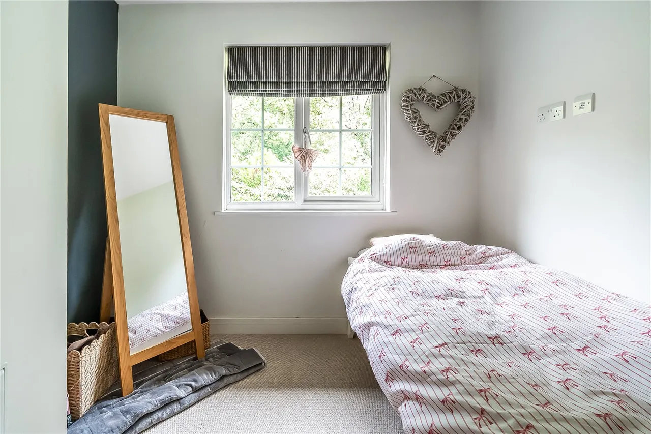Wanborough Lane, Cranleigh, GU6, photo 11