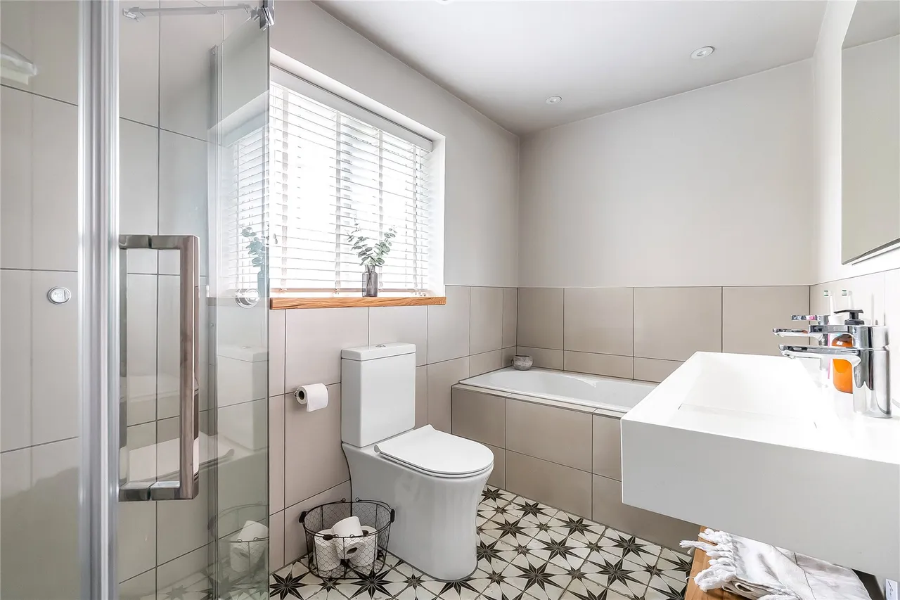 Wanborough Lane, Cranleigh, GU6, photo 12