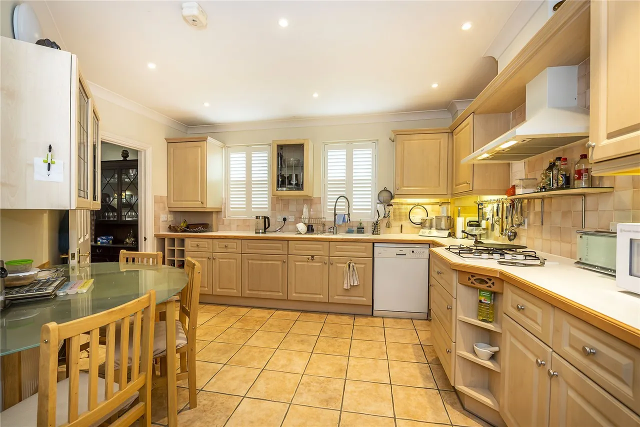 Clearwater Place, Surbiton, KT6, photo 2