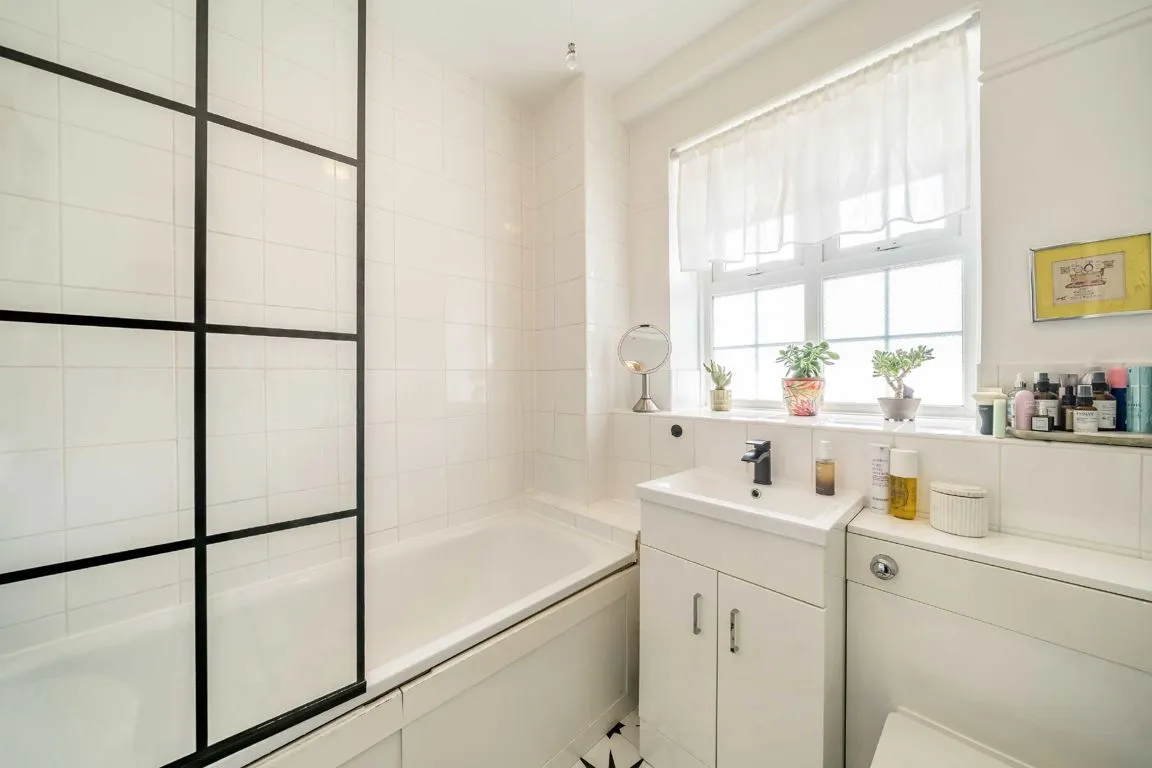 Streatham Close, SW16, photo 5