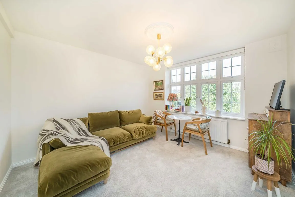Streatham Close, SW16, photo 2