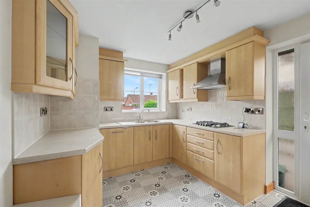 Rugeley Avenue, Long Eaton, NG10, photo 3