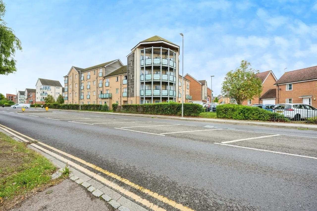 1 bed flat for sale, Daimler Drive, Dunstable, LU6