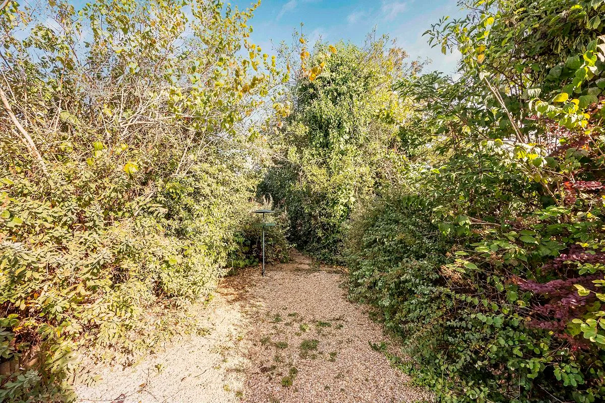 New North Road, Ilford, Essex, IG6 2UA, photo 4