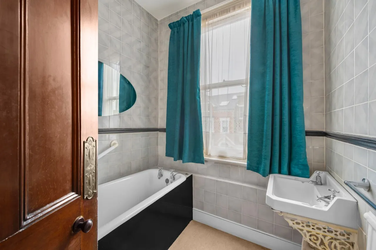 Ellerker Gardens, Richmond, TW10, photo 12