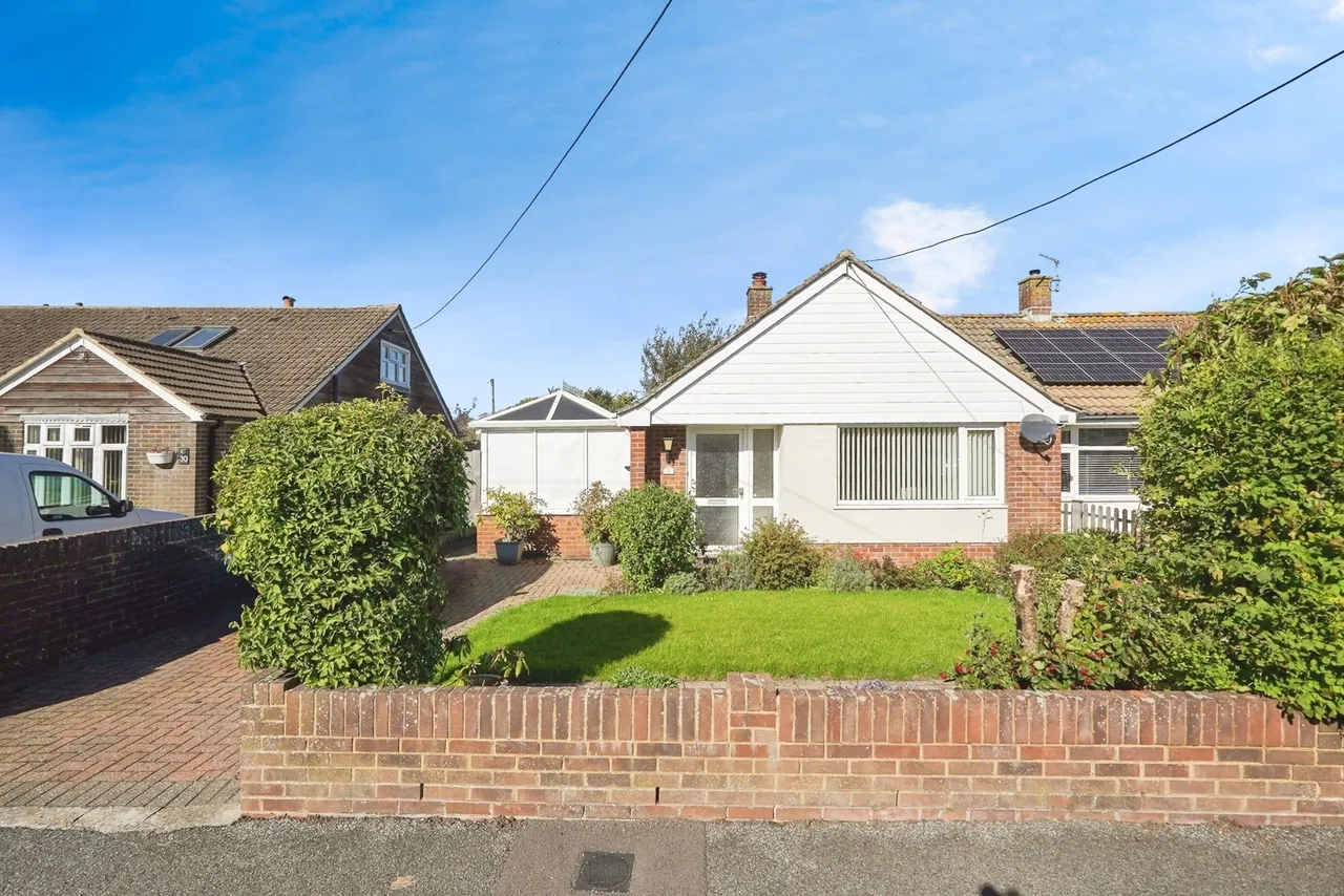 2 bed house for sale — Singledge Avenue, Whitfield, Dover, Kent, CT16