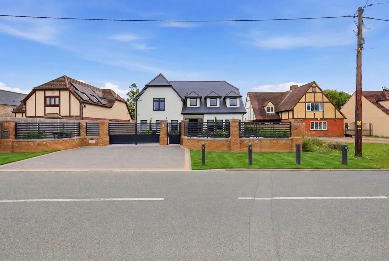 Church Road, Ramsden Bellhouse, CM11, photo 39