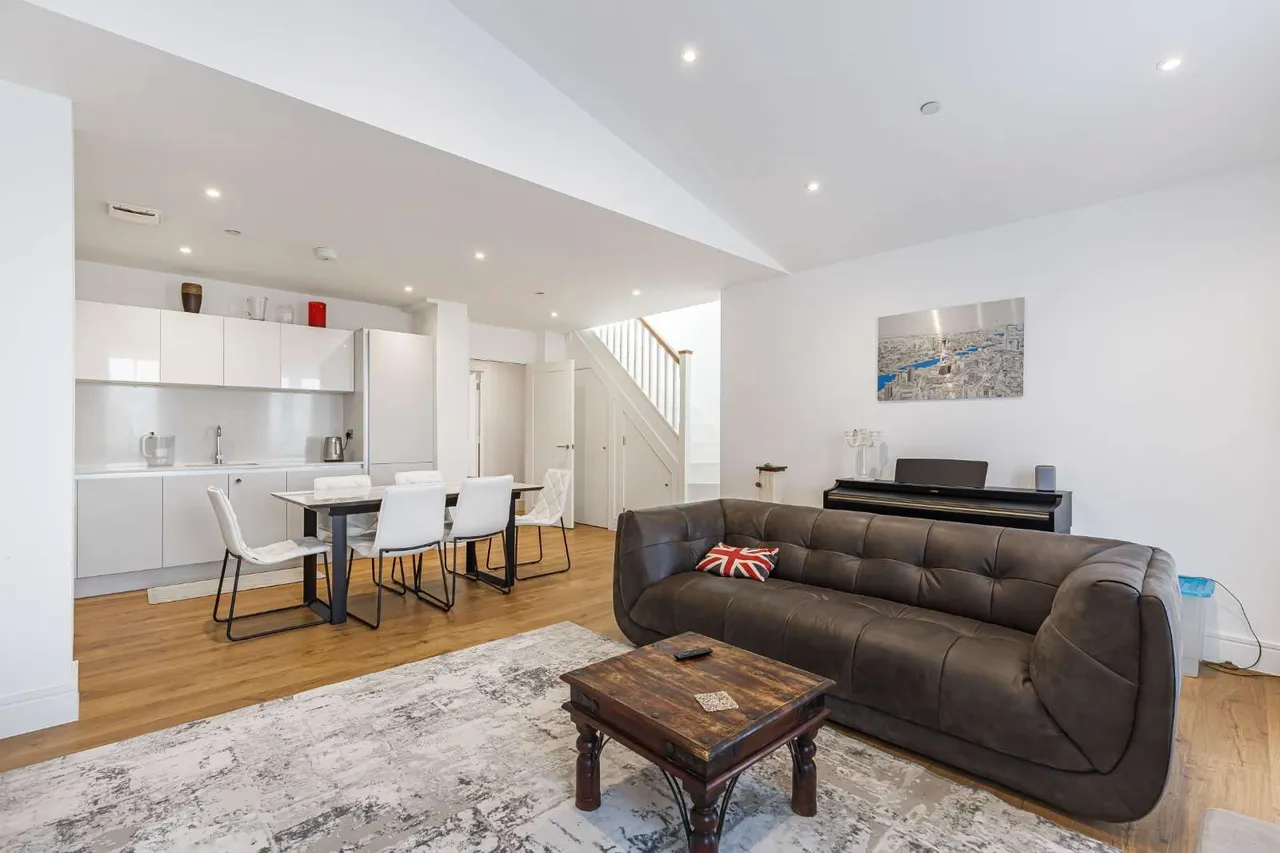 Morshead Yard, Hampton, TW12 2EU, photo 4