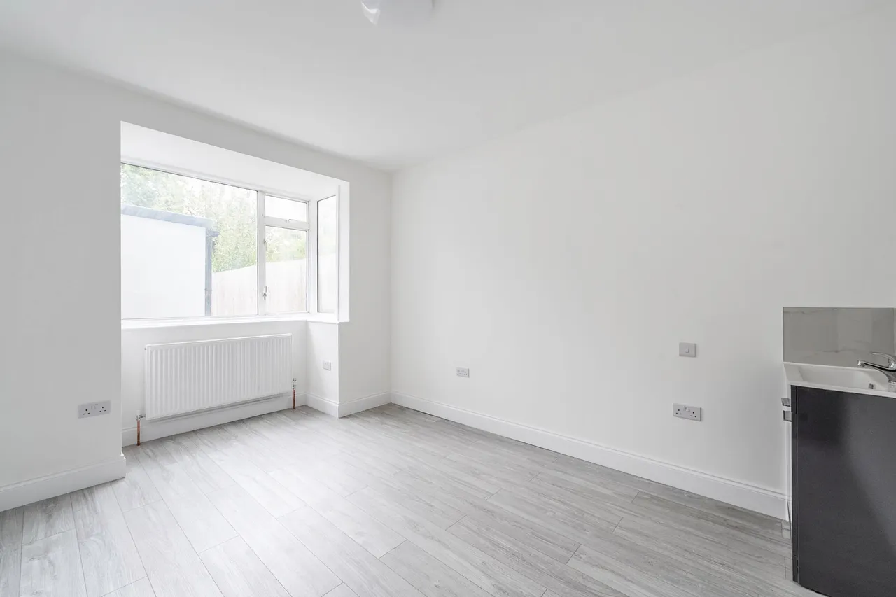 33 Stuart Road, Harrow, photo 2