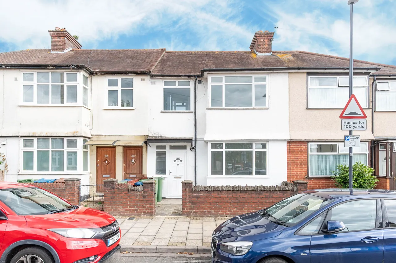 33 Stuart Road, Harrow, photo 3