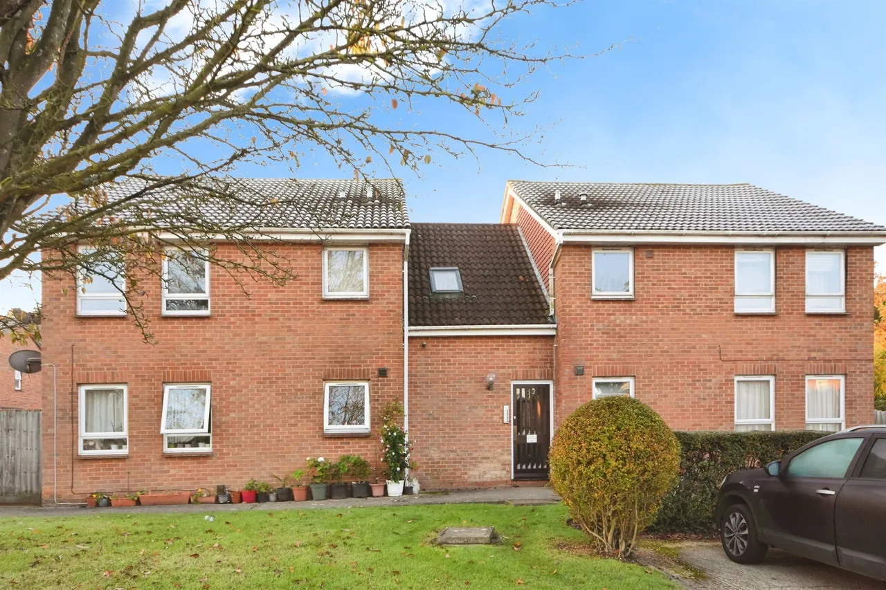 1 bed flat for sale — Darnay Rise, CHELMSFORD