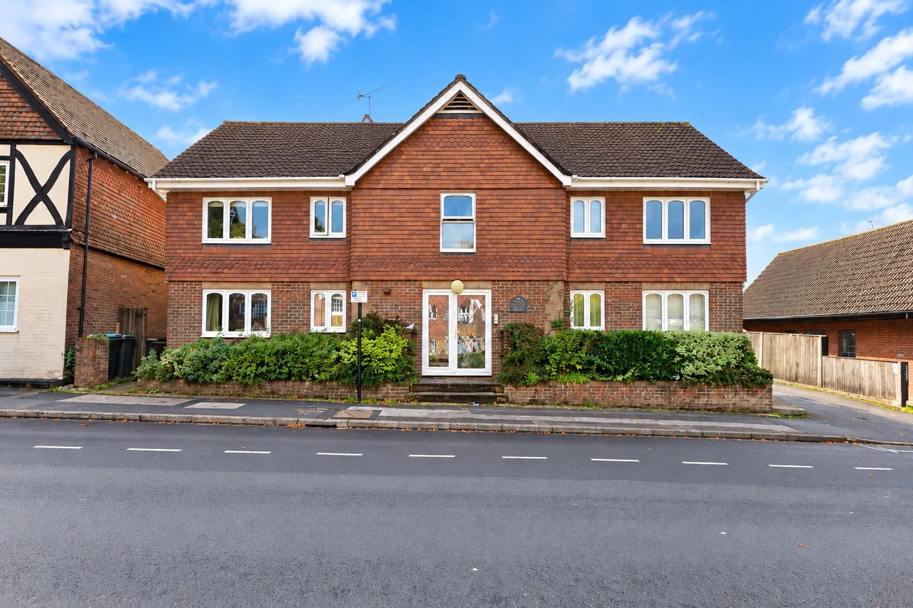 1 bed flat for sale, Headley Road, Grayshott, GU26