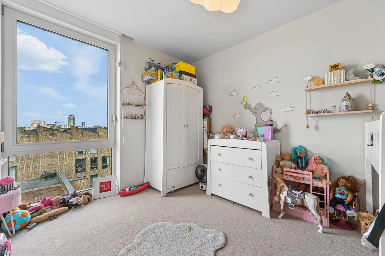 Paddlers Avenue, TW8, photo 9