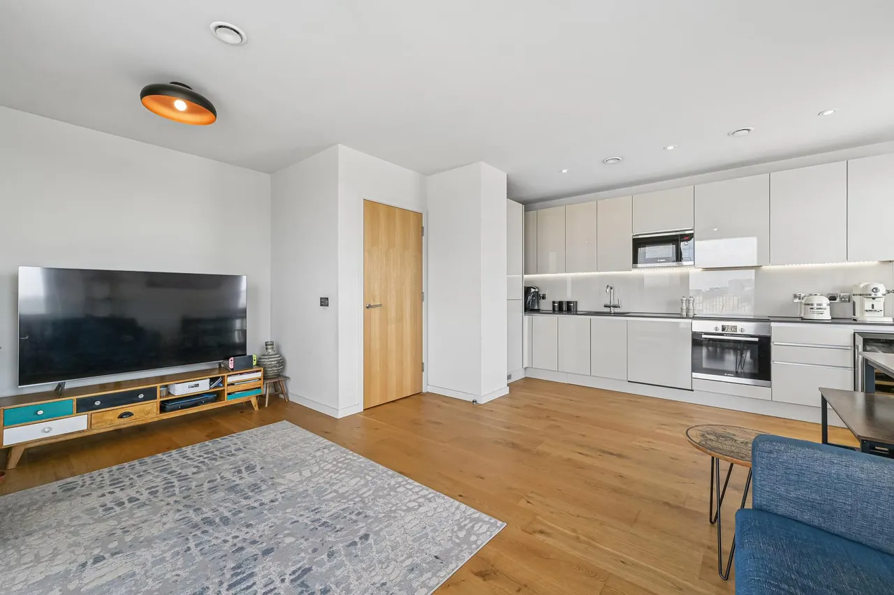 Paddlers Avenue, TW8, photo 2