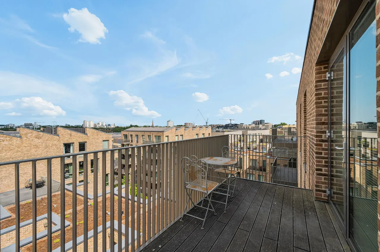 Paddlers Avenue, TW8, photo 10