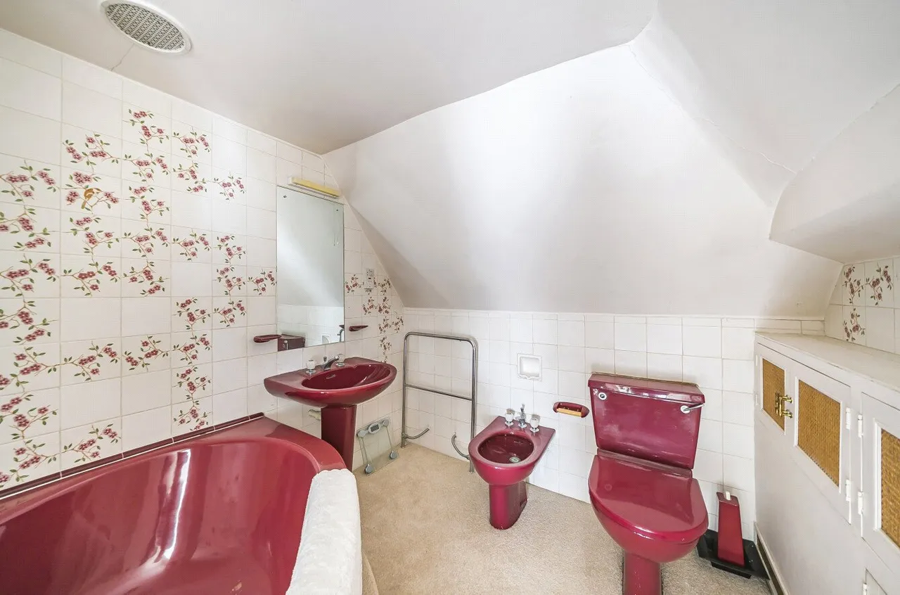 Chertsey Lane, Staines, TW18, photo 26
