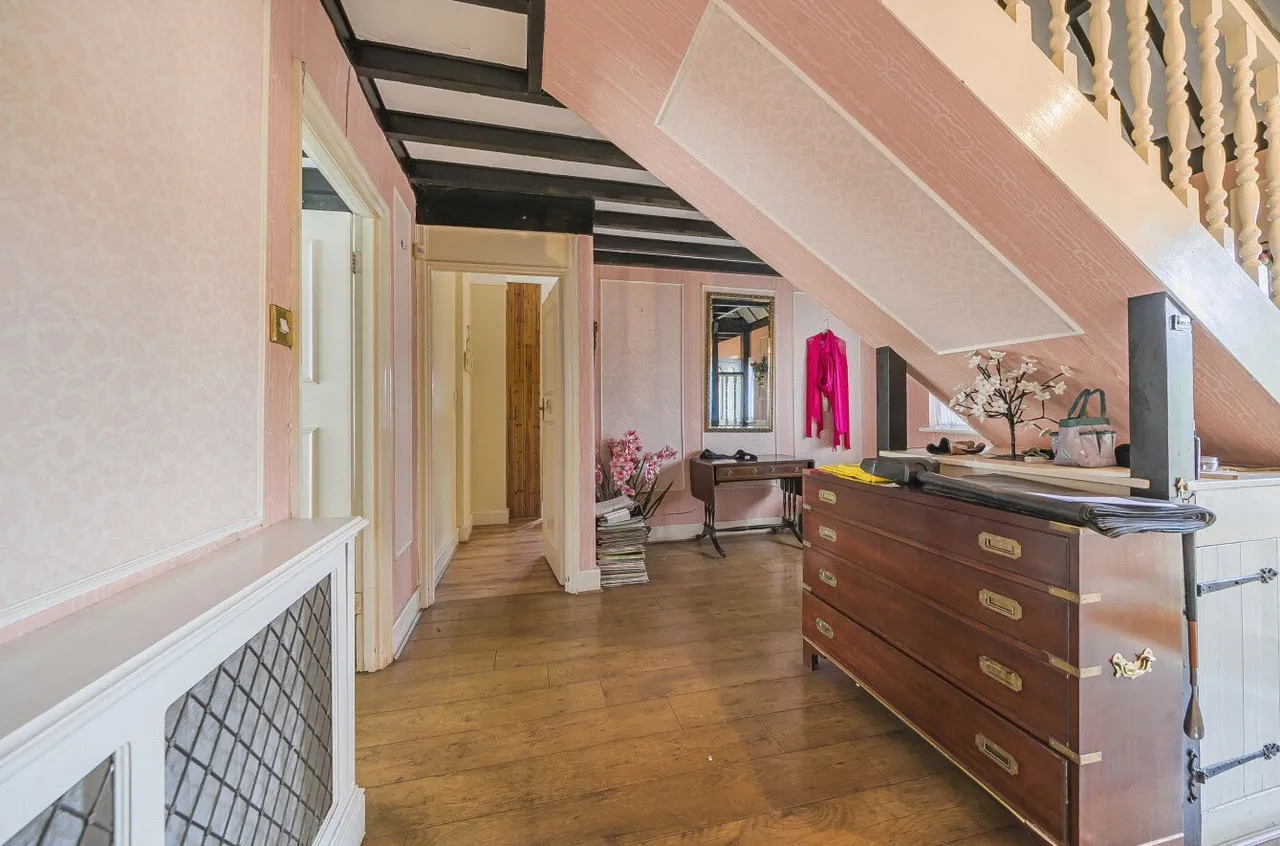 Chertsey Lane, Staines, TW18, photo 25