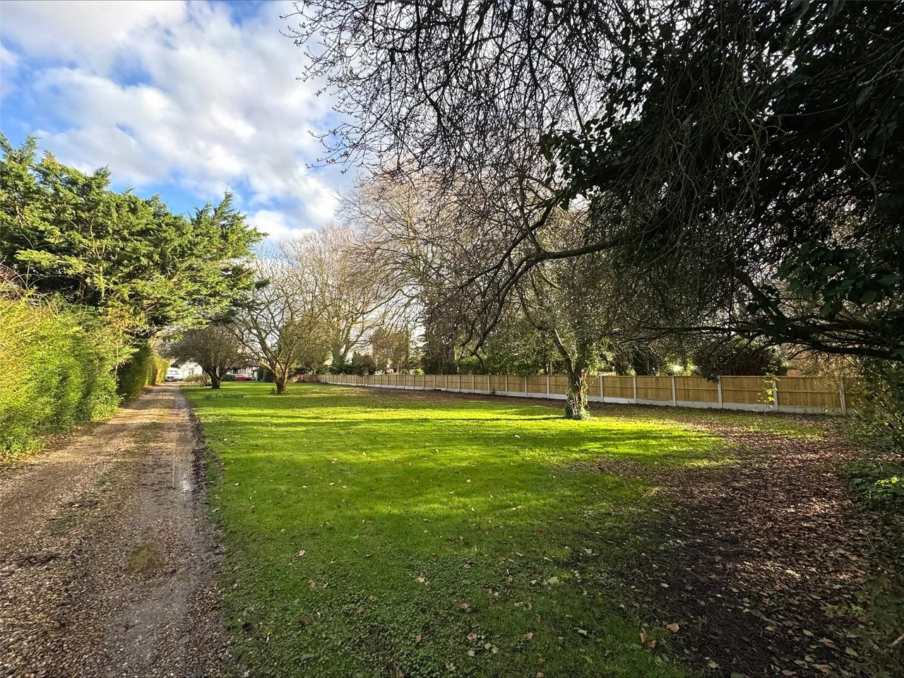 Chertsey Lane, Staines, TW18, photo 11