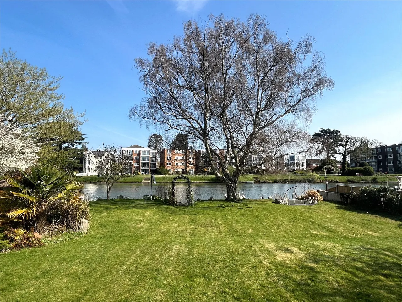 Chertsey Lane, Staines, TW18, photo 5