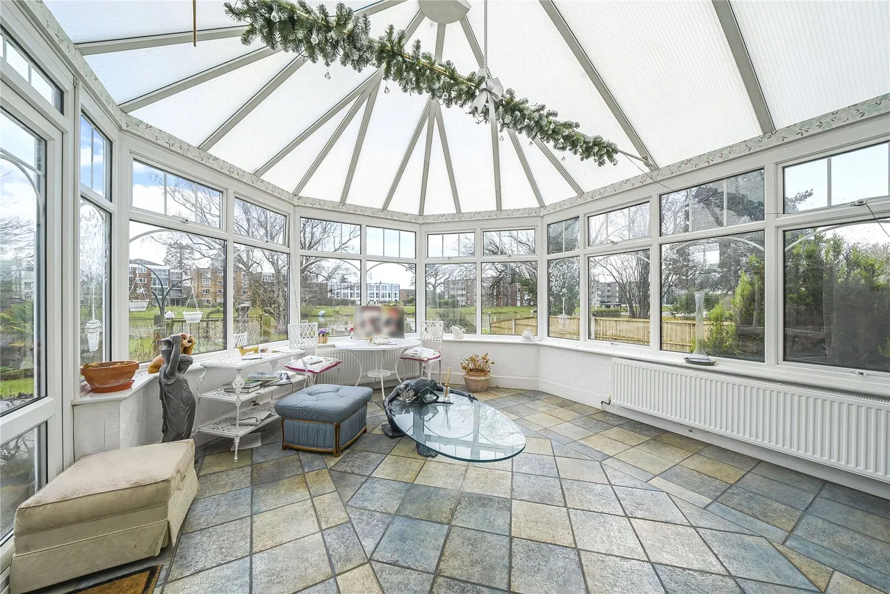 Chertsey Lane, Staines, TW18, photo 14