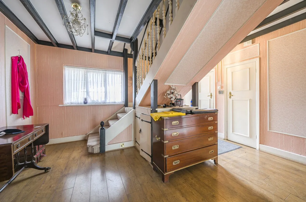 Chertsey Lane, Staines, TW18, photo 21