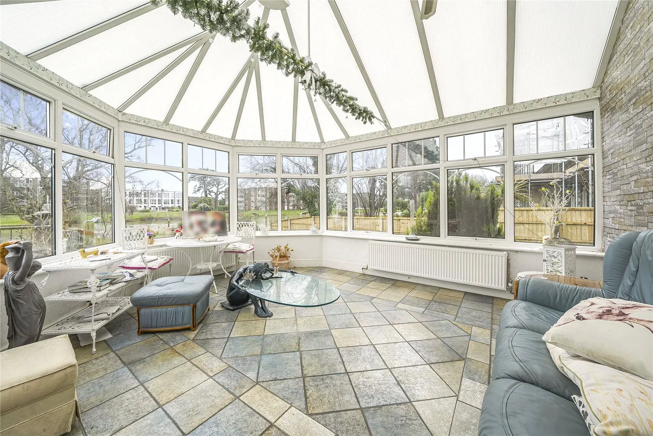 Chertsey Lane, Staines, TW18, photo 32