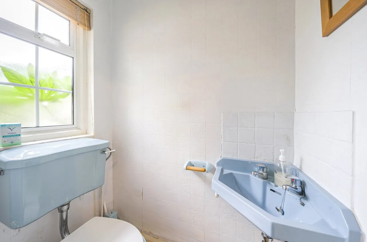Chertsey Lane, Staines, TW18, photo 22