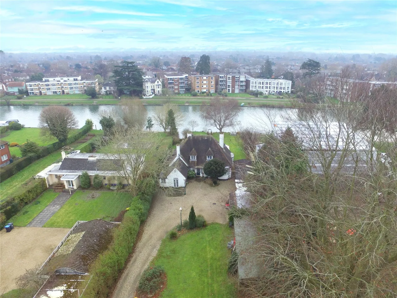 Chertsey Lane, Staines, TW18, photo 3
