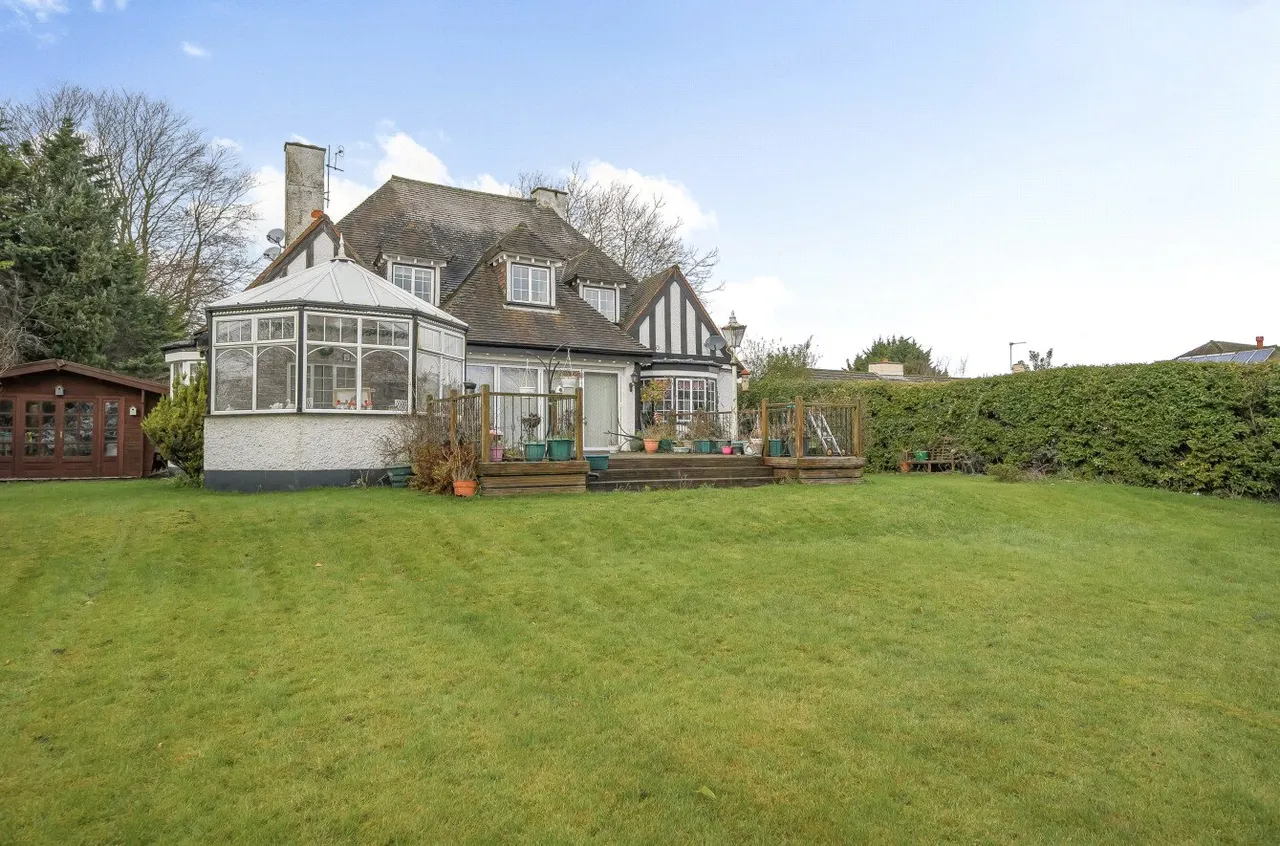 Chertsey Lane, Staines, TW18, photo 4