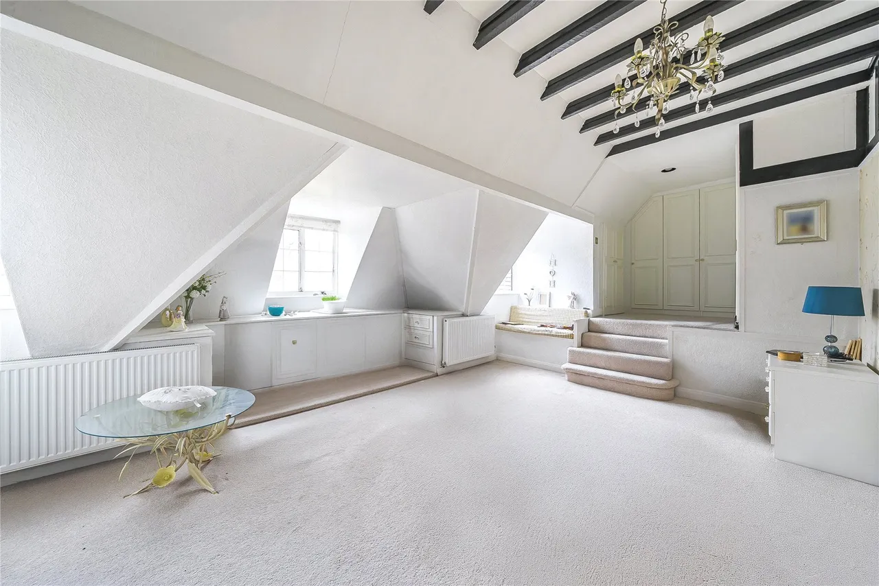 Chertsey Lane, Staines, TW18, photo 20