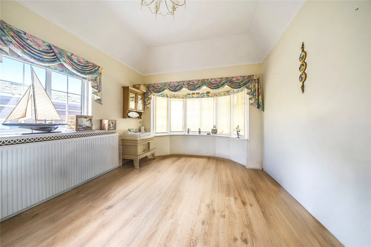 Chertsey Lane, Staines, TW18, photo 29