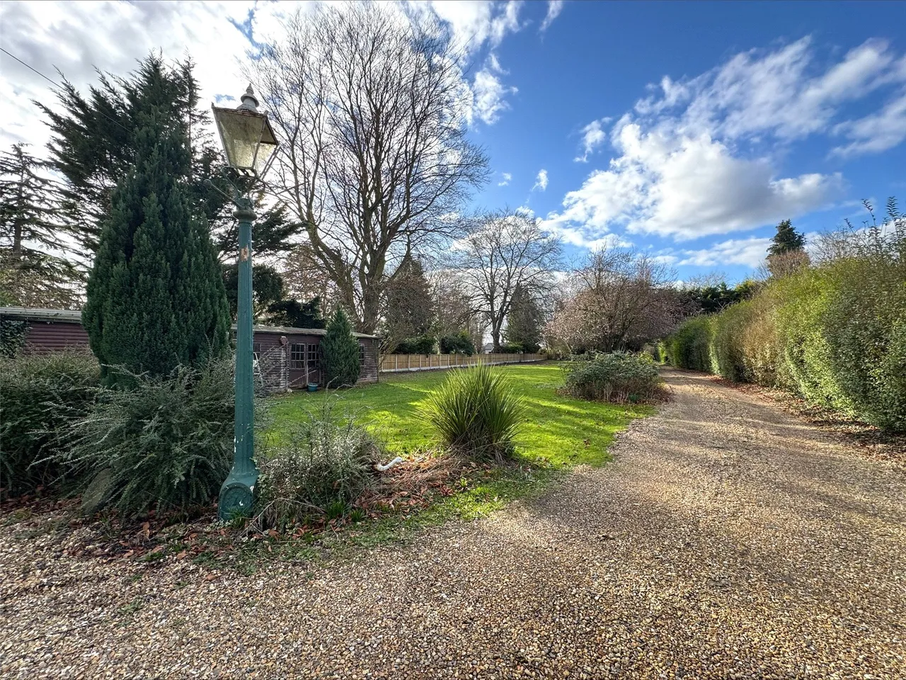 Chertsey Lane, Staines, TW18, photo 16