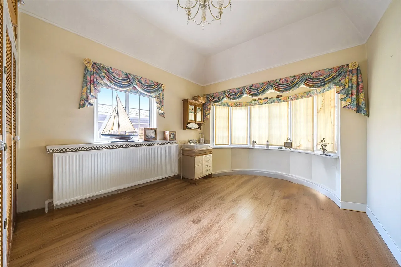 Chertsey Lane, Staines, TW18, photo 31