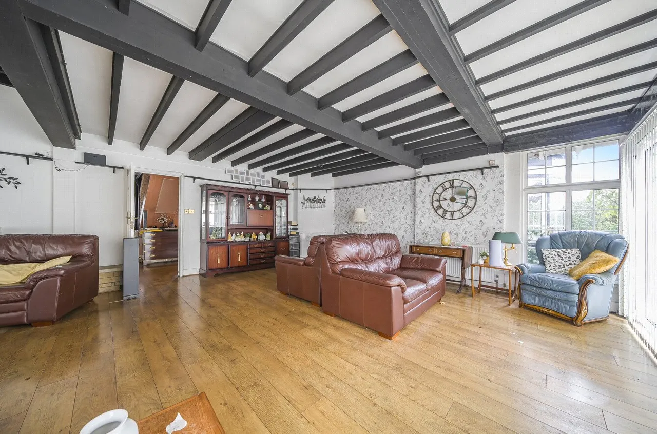 Chertsey Lane, Staines, TW18, photo 15