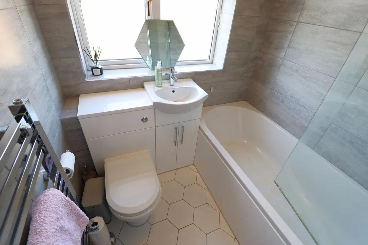 Rayleigh Road, Thundersley, Benfleet, Essex, SS7 3XH, photo 6