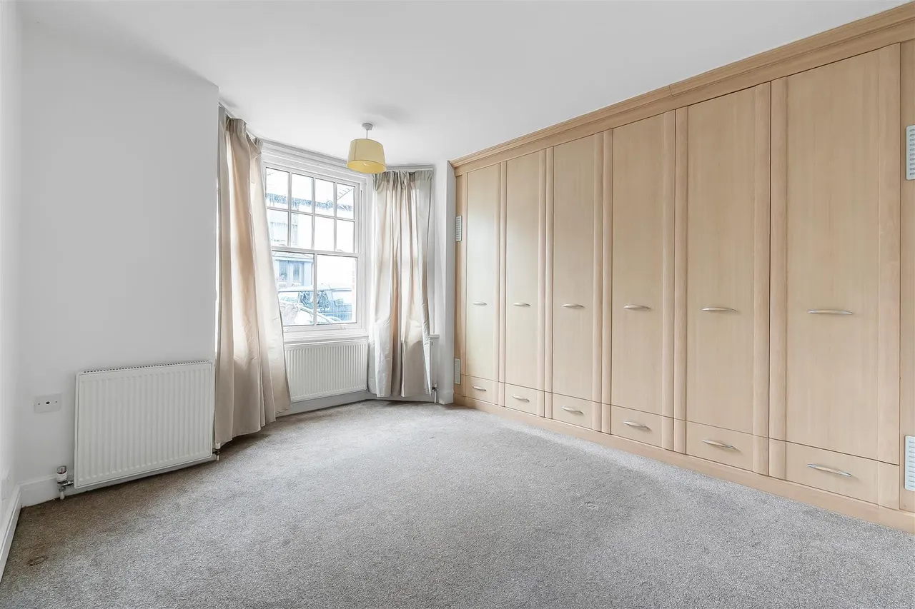 Byron Place, Leatherhead, KT22, photo 5
