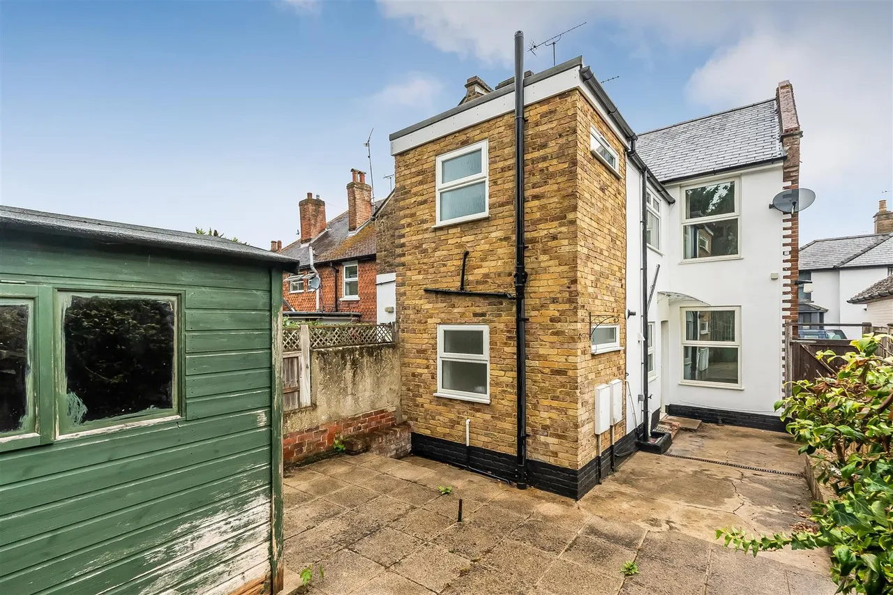 Byron Place, Leatherhead, KT22, photo 7