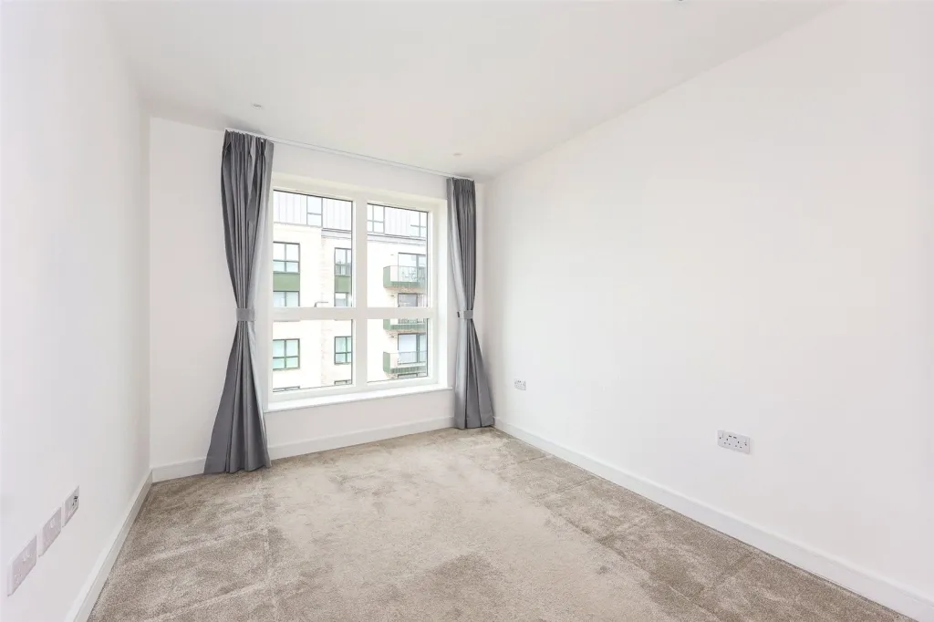 Greenleaf Walk, Southall, UB1, photo 7