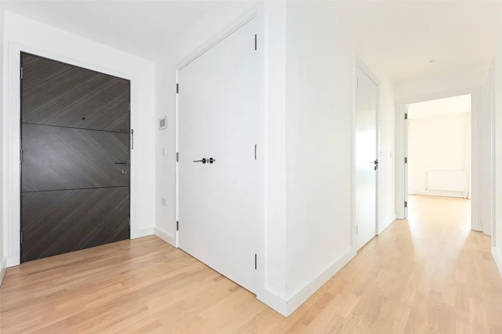Greenleaf Walk, Southall, UB1, photo 12