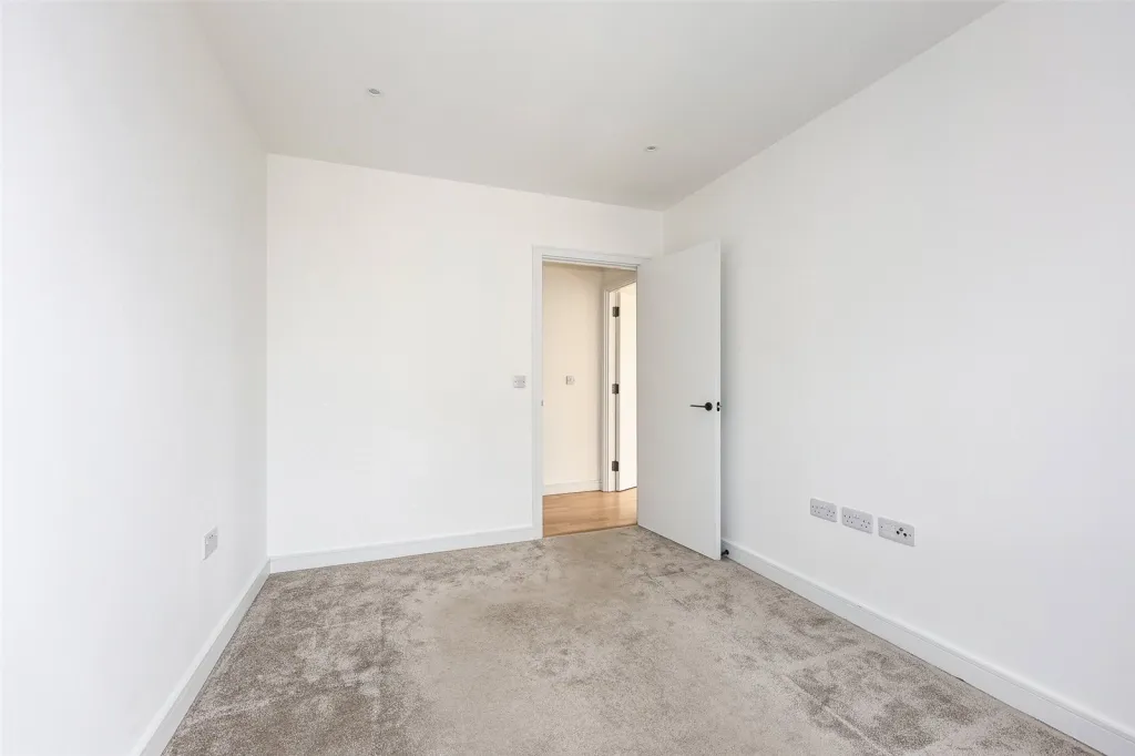 Greenleaf Walk, Southall, UB1, photo 15