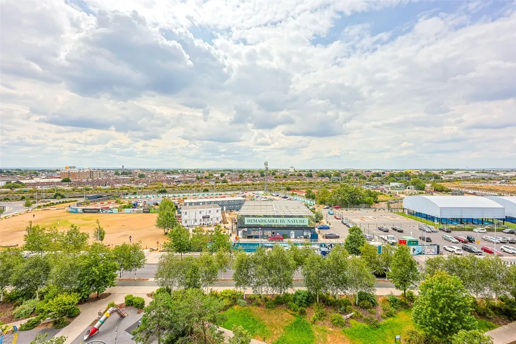 Greenleaf Walk, Southall, UB1, photo 10