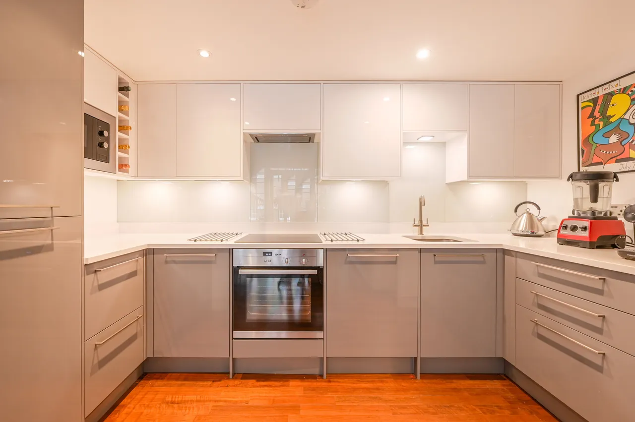 Flat 103, 350 The Highway, London, photo 4