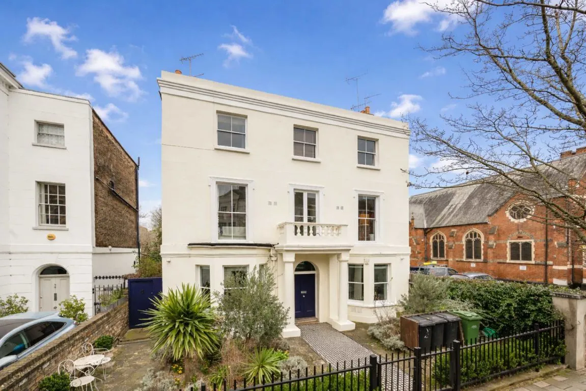 2 bed flat for sale — Fentiman Road, Nine Elms