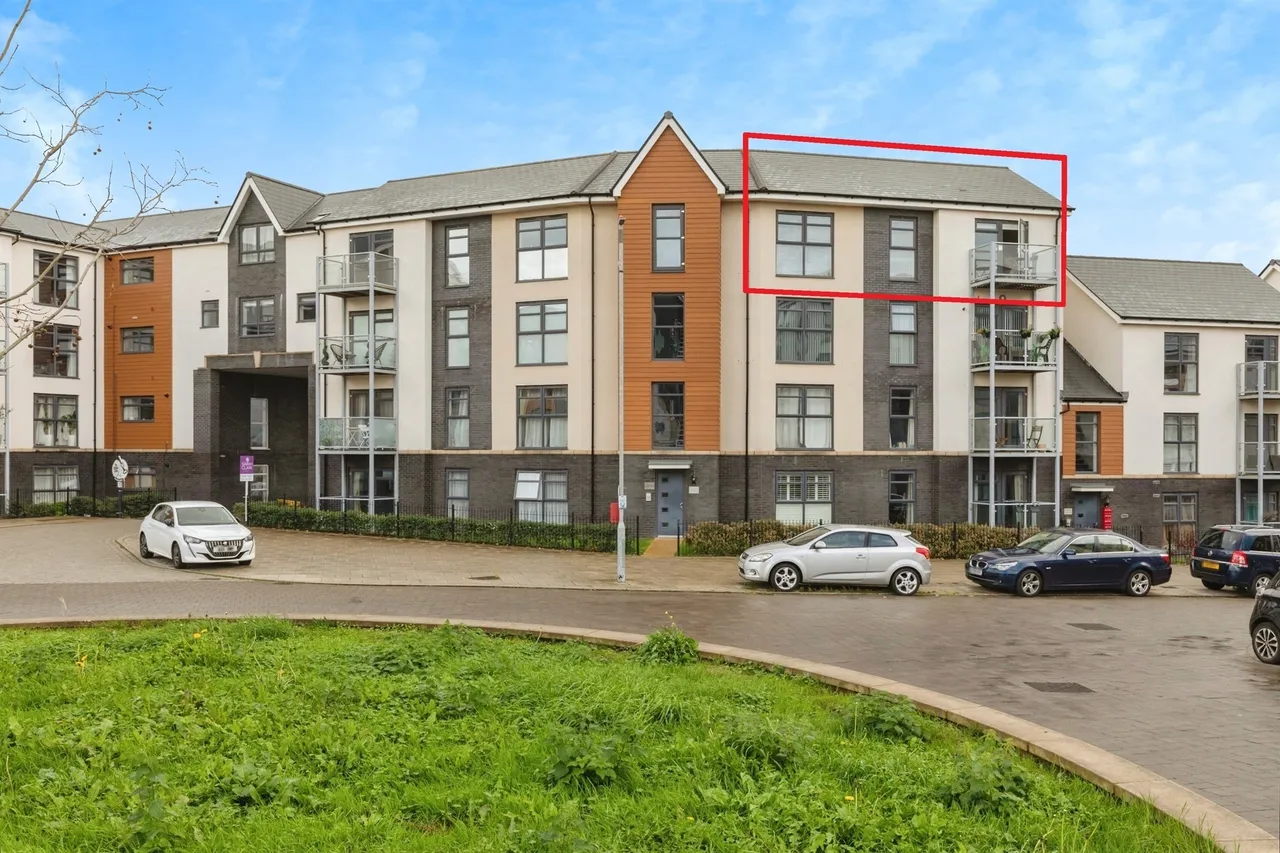 2 bed flat for sale — Mansell Road, Patchway, Bristol