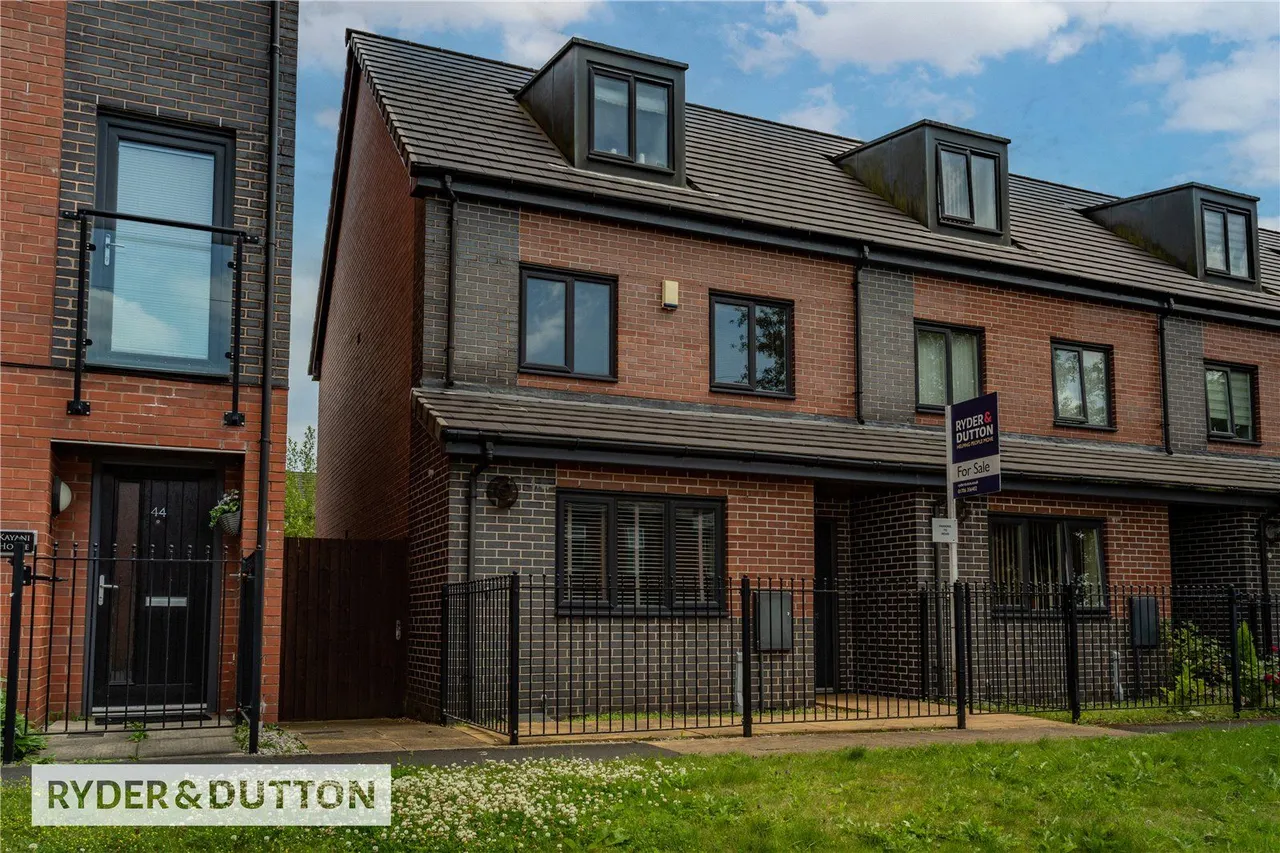 3 bed house for sale, Halifax Road, Hamer, OL16