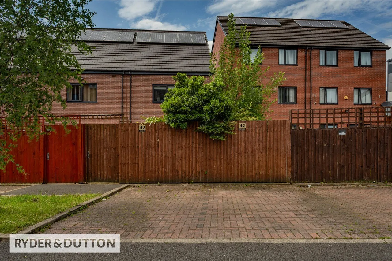 Halifax Road, Hamer, OL16, photo 22